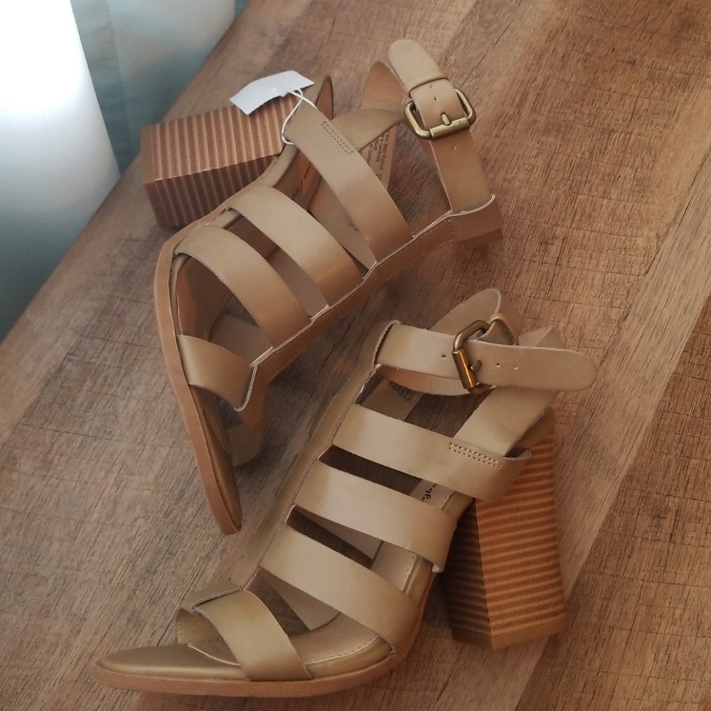 American Eagle heels